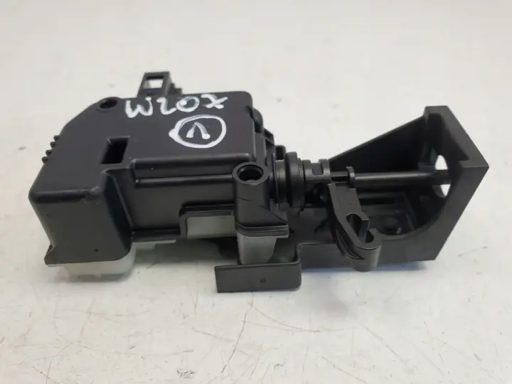 Mercedes W207 Coupe SIŁOWNIK KLAPKI WLEWU PALIWA