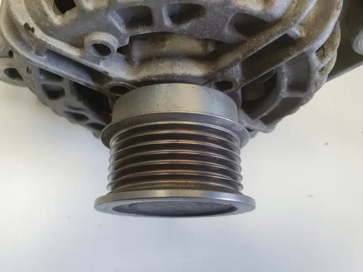Opel Astra III H 1.9 CDTI 16V ALTERNATOR BOSCH