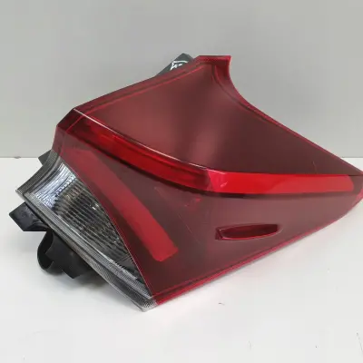 Toyota Auris II LIFT HTB 12-18r TYLNIA LAMPA PRAWA PRAWY TYŁ