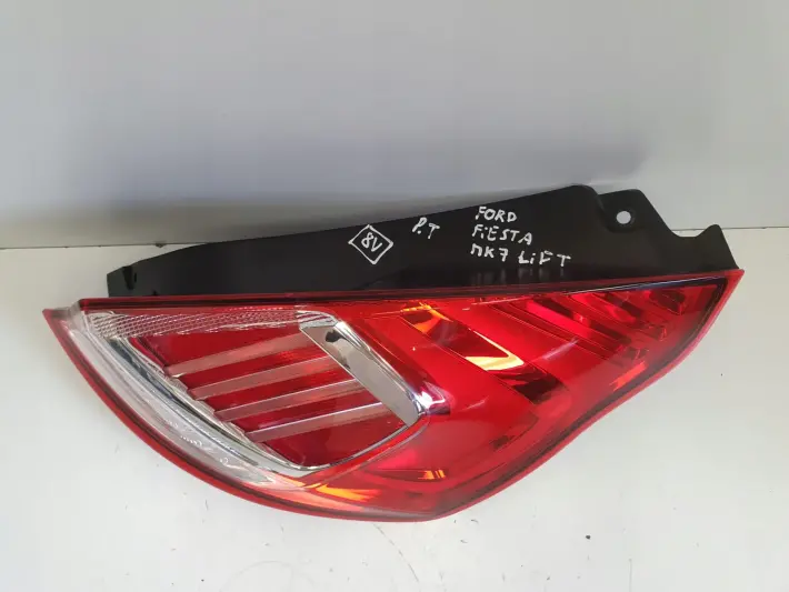 Ford Fiesta VII MK7 12-17r LIFT TYLNIA LAMPA PRAWA LEWY TYŁ 1090041