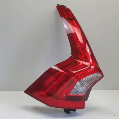 Volvo V60 13-18r LIFT TYLNIA LAMPA LEWA LEWY TYŁ 31395928
