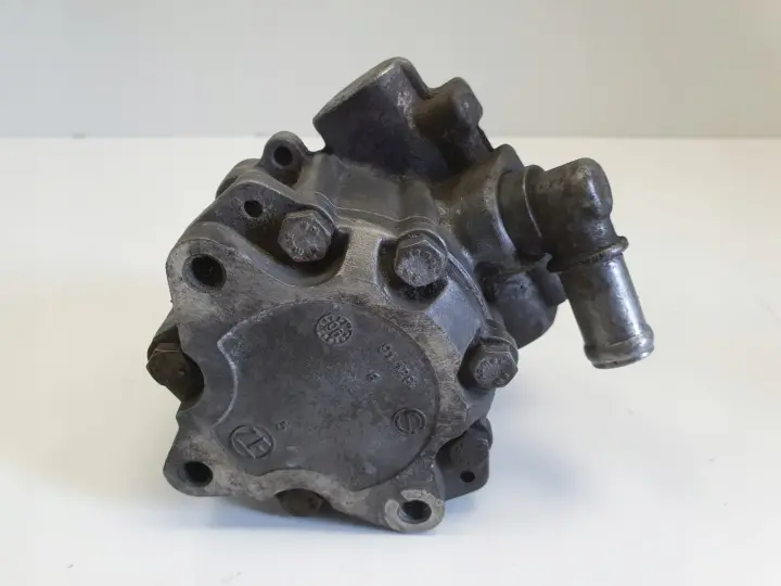 VW Passat B5 1.9 TDI POMPA WSPOMAGANIA 8D0145155Q