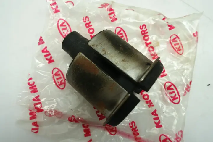 Kia Sportage II 2.0 16V PODUSZKA TYLNEJ BELKI tył