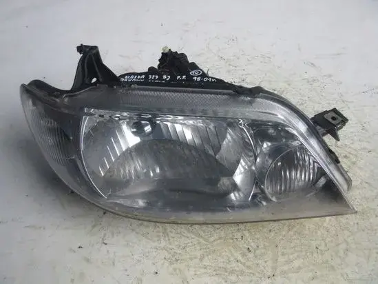 Mazda 323 BJ 00-02 PRZEDNIA LAMPA PRAWA prawy