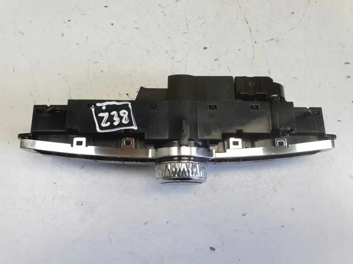 Volvo XC60 II PANEL STEROWANIA RADIEM RZEŁĄCZNIK P31398845