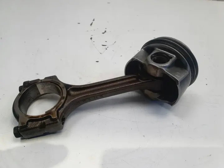 Nissan Juke I F15 lift 1.2 DiG-T TŁOK KORBOWÓD