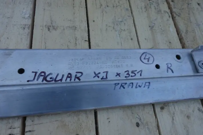 Jaguar XJ X351 MOCOWANIE LISTWY PROGOWEJ prawe