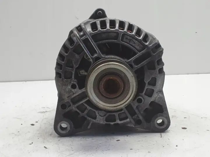 Nissan Qashqai 1.5 DCI ALTERNATOR bosch 0124525140