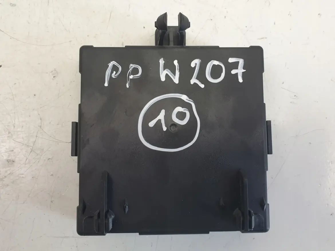 Mercedes C207 W207 PRAWY MODUŁ DRZWI A2079001200