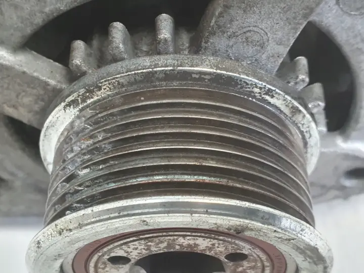 Toyota Avensis T25 2.0 D4D ALTERNATOR denso 104210-2220