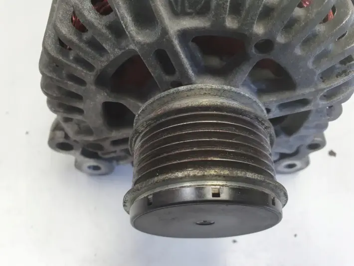 VW Touran 1.9 TDI ALTERNATOR Valeo