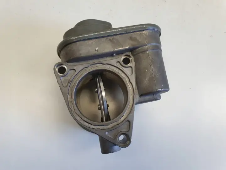 VW Golf V 1.9 TDI PRZEPUSTNICA 038128063G