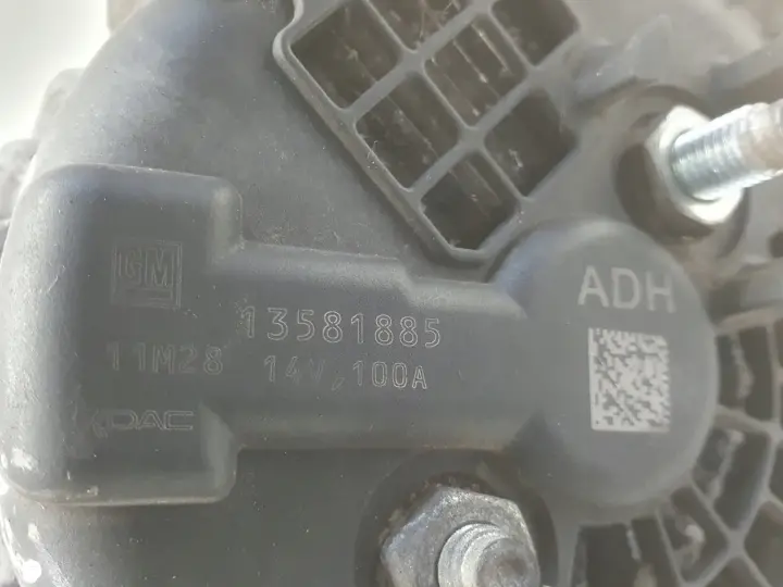 Opel Astra IV J 1.4 T turbo ALTERNATOR 13581885 100A