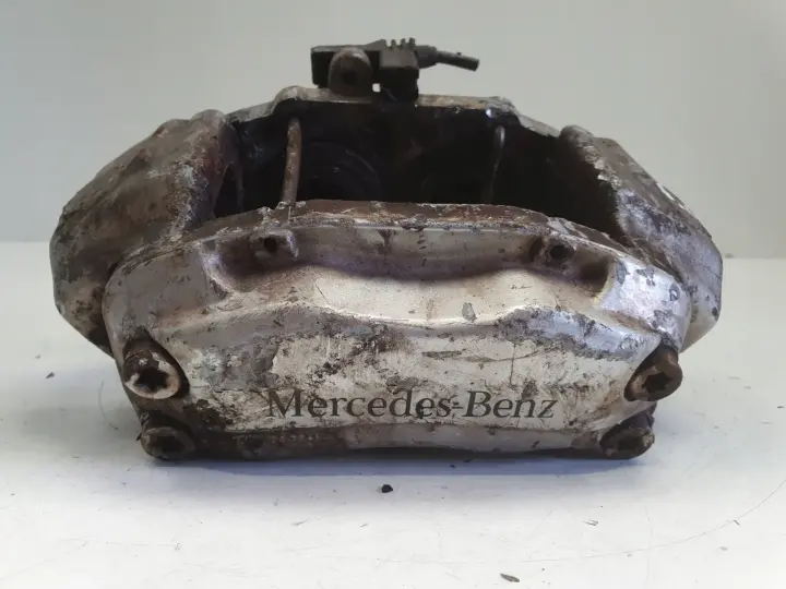 Mercedes SL SL500 R230 PRZEDNI ZACISK HAMULCOWY prawy przód 20825101