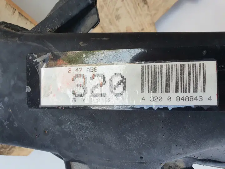 Mercedes W126 SEC BELKA TYLNEGO ZAWIESZENIA Tył