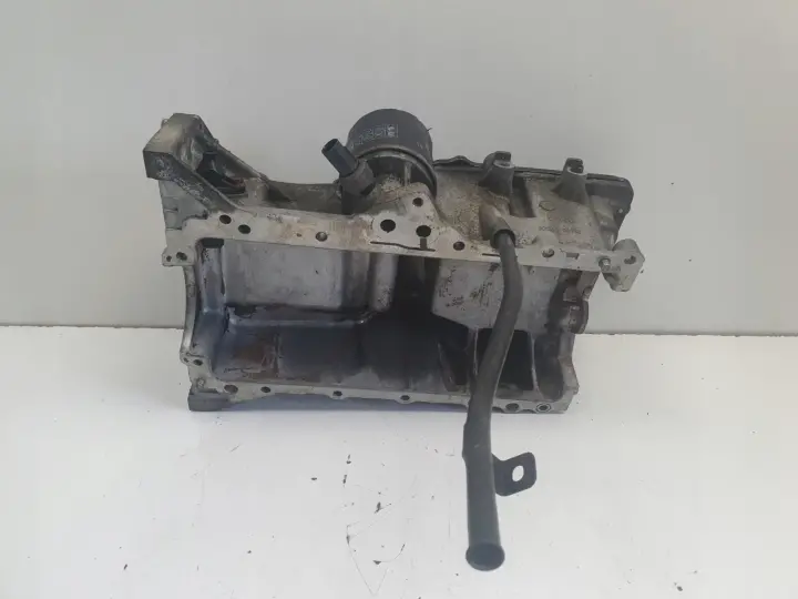 Hyundai i30 1.4 1.6 16V MISKA OLEJOWA oleju 21135-2B000