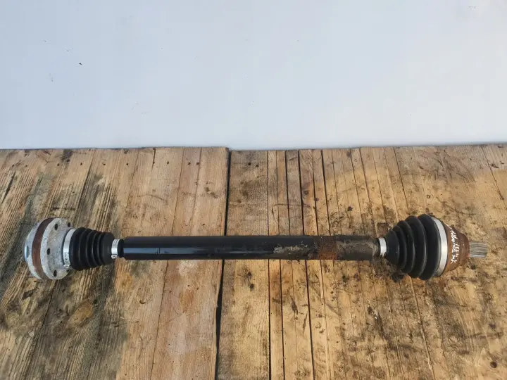 Vw Touran 1.4 TSI PRAWA PRZEDNIA PÓŁOŚKA Przód