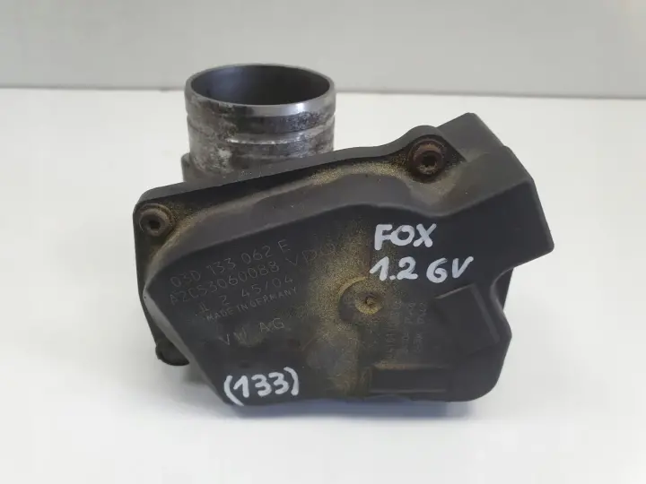 VW Fox 1.2 6V PRZEPUSTNICA 03D133062E