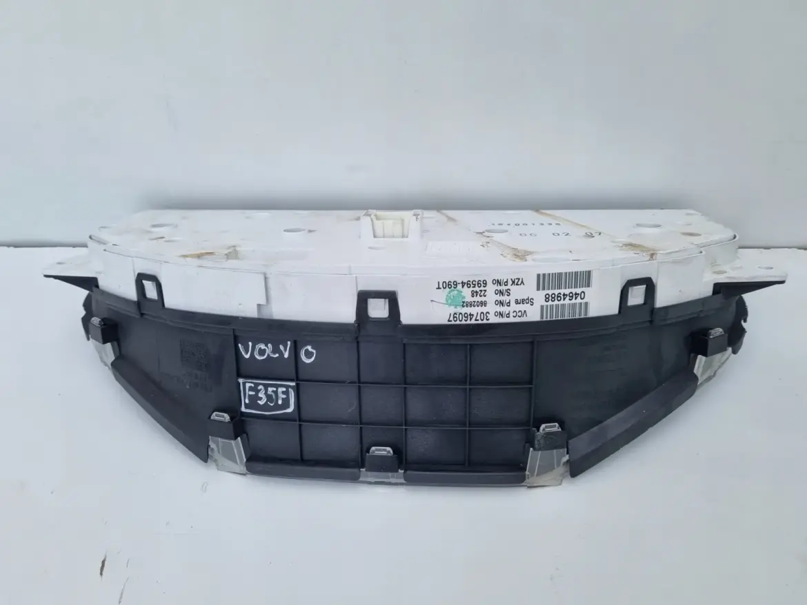 Volvo S60 I V70 II 2.4 20V LICZNIK ZEGARY 30746097 Europa benzyna