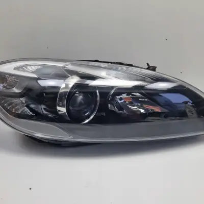 Volvo V40 II 12-16r PRZEDNIA LAMPA PRAWA prawy przód EUROPA 31420008