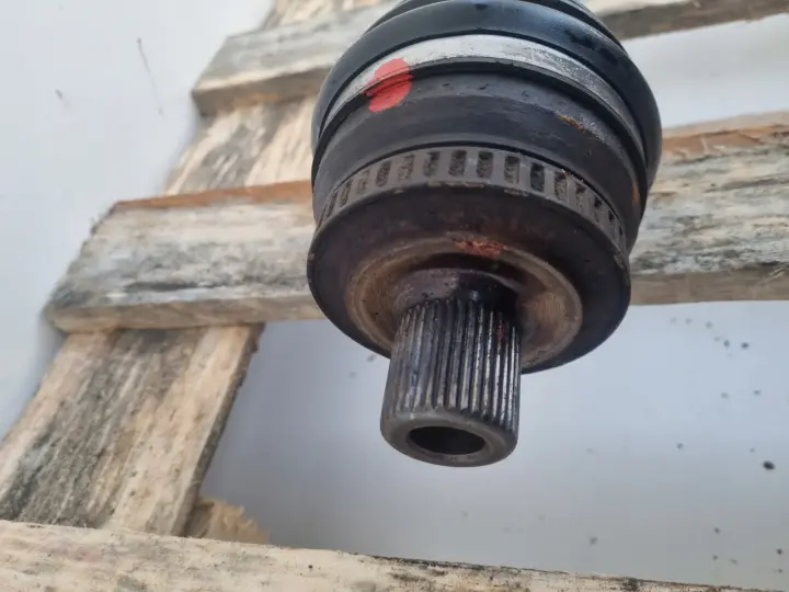 Audi A4 B5 1.8 T turbo PRAWA PRZEDNIA PÓŁOŚ półośka prawy przód 8E0407451