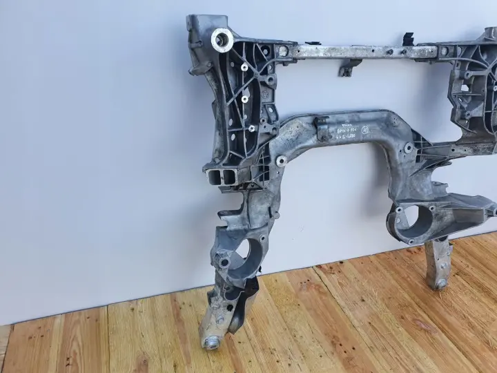 BMW F01 750 i 4.4 BITURBO SANKI BELKA POD SILNIK