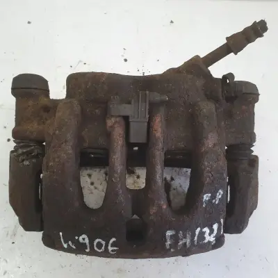 Mercedes Sprinter W906 PRZEDNI ZACISK HAMULCOWY prawy przód Pasażera