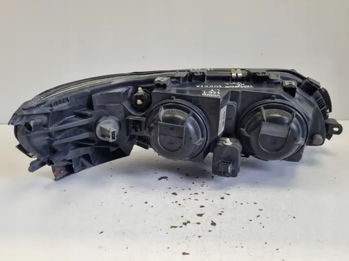 Volvo S60 V70 XC70 II PRZEDNIA LAMPA LEWA lewy przód EUROPA 8693547