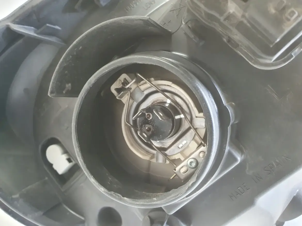 Renault Trafic II Opel Vivaro LIFT PRZEDNIA LAMPA LEWA lewy przód 93859829