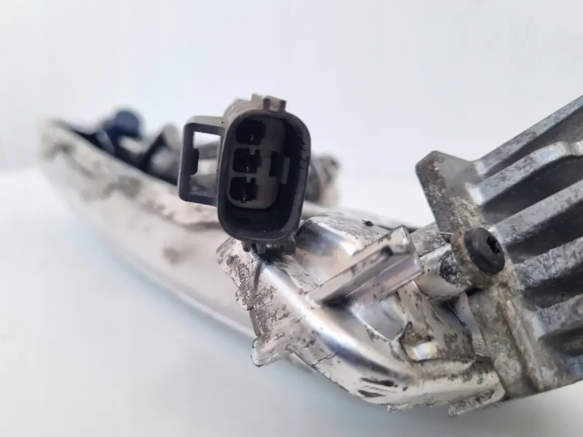 Volvo S60 II V60 LIFT PRZEDNI HALOGEN PRAWY PRZÓD pasażera LED DRL 31353290