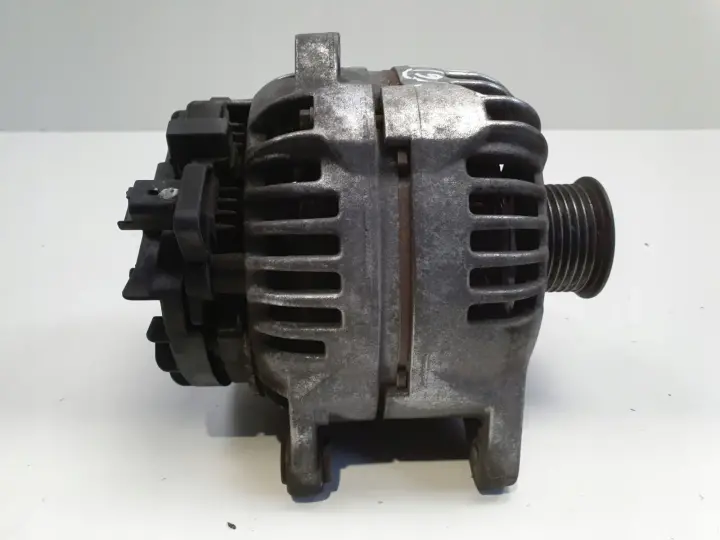 Renault Master II 2.5 DCI ALTERNATOR 0124525044 150A bosch