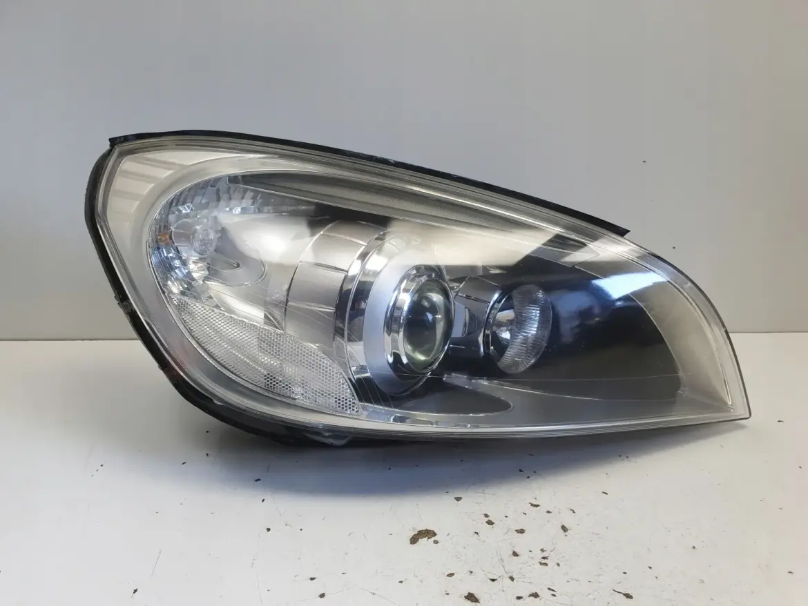 Volvo V60 S60 II PRZEDNIA LAMPA PRAWA prawy przód XENON 31383063