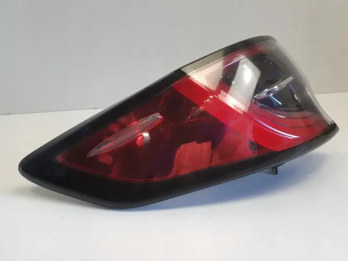 Toyota Corolla E21 KOMBI TYLNIA TYLNA LAMPA LEWA lewy tył w błotnik EUROP