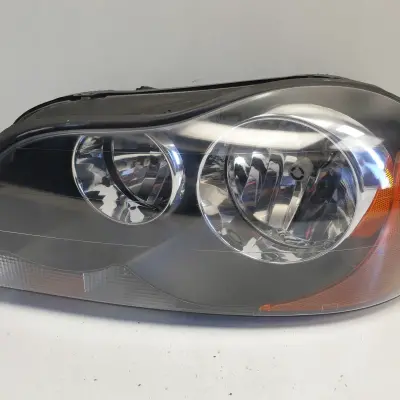 Volvo XC90 PRZEDNIA LAMPA LEWA lewy przód 30744009