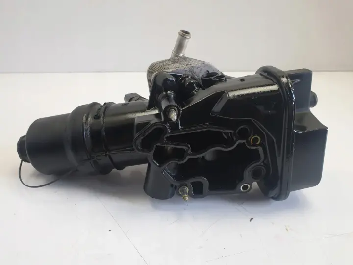 Audi A3 8P II 2.0 FSI OBUDOWA FILTRA OLEJU 06D115397G