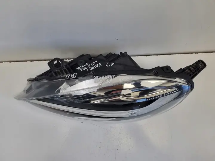 Volvo V40 II XC40 LIFT PRZEDNIA LAMPA LEWA lewy przód FULL LED 31420443