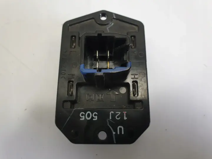 Suzuki SX4 REZYSTOR DMUCHAWY Opornik nawiewu