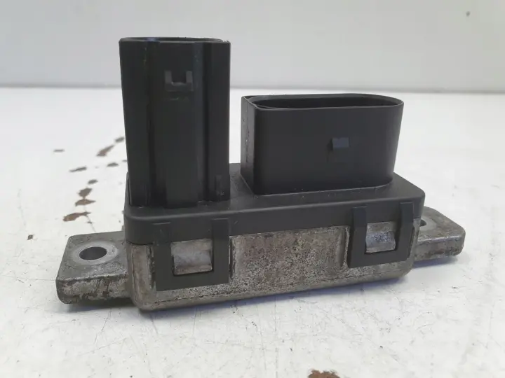 Volvo V70 III 2.0 D PRZEKAŹNIK ŚWIEC ZAROWYCH 0281033145