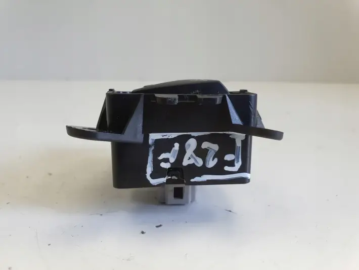 Renault Dacia WŁĄCZNIK PRZEŁĄCZNIK TEMPOMATU przycisk 251B45280R
