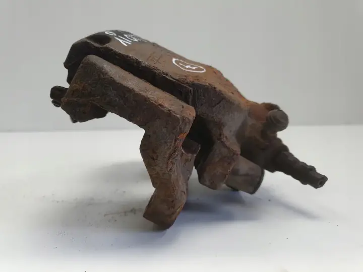 Renault Clio IV LEWY PRZEDNI ZACISK HAMULCOWY przód kierowcy L.P ATE 368