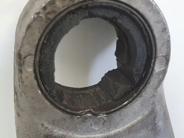 Fiat Coupe 2.0 T turbo 20V R5 ŁAPA SILNIKA mocowanie WSPORNIK 46471259