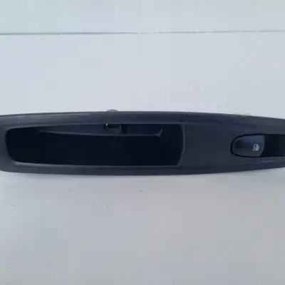 Renault Kadjar PRZEŁĄCZNIK SZYBY PANEL prawy tył PASAŻERA 829508687R