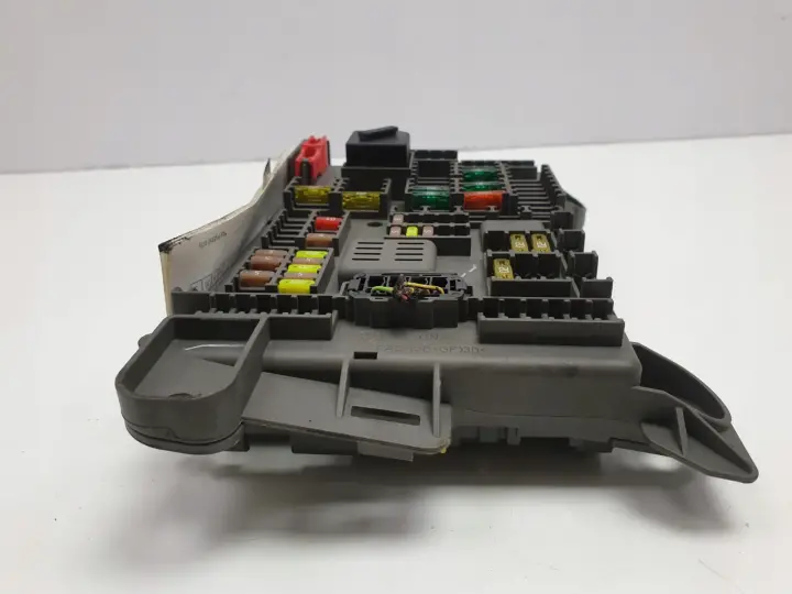 BMW X5 E70 lift 3.0 T 35i SKRZYNKA BEZPIECZNIKÓW