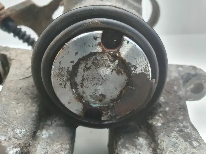 Vw Passat B5 Audi A4 B5 ZACISK HAMULCOWY Prawy tył pasażera