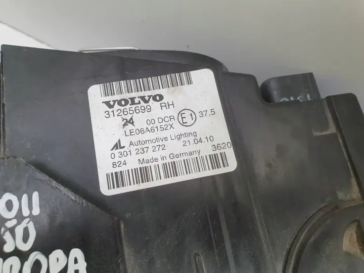 Volvo S40 II V50 LIFT XENON PRZEDNIA LAMPA PRAWA prawy przód 31265699