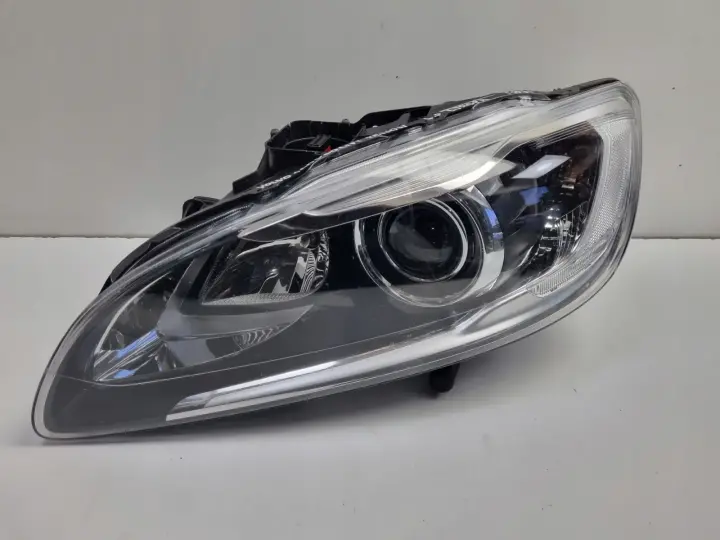 Volvo S60 II V60 LIFT PRZEDNIA LAMPA LEWA lewy przód XENON skrętna 31420261