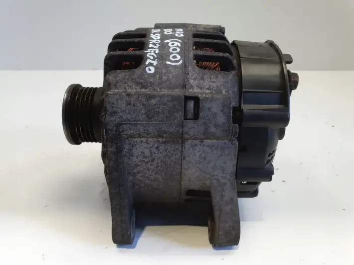 Opel Vivaro 1.9 DCI ALTERNATOR valeo 8200538815