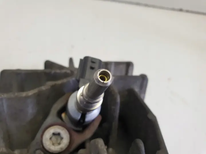 Renault Megane III 1.5 DCI WTRYSKIWACZ DPF łapa