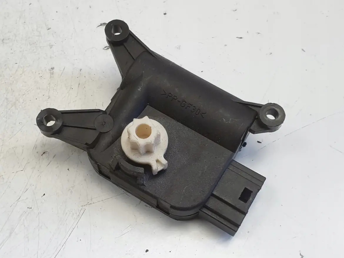 Audi Seat Skoda Vw SILNICZEK KLAP NAGRZEWNICY 1K1907511 0132801345