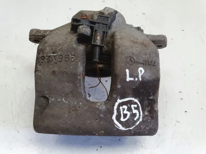 Mercedes W204 PRZEDNI ZACISK HAMULCOWY lewy przód KIEROWCY 295x28